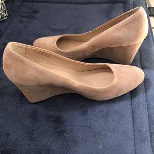 EUC J Crew Tan Suede Wedges Sz 6